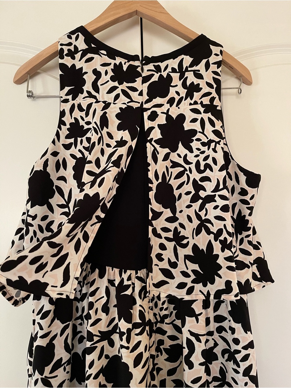 Loft Sleeveless Black & Cream Floral Layered Dress - Picture 3 of 6